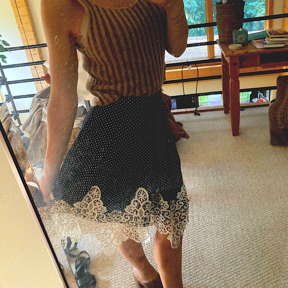 Beautiful brand new polka dot and lace skirt - sm